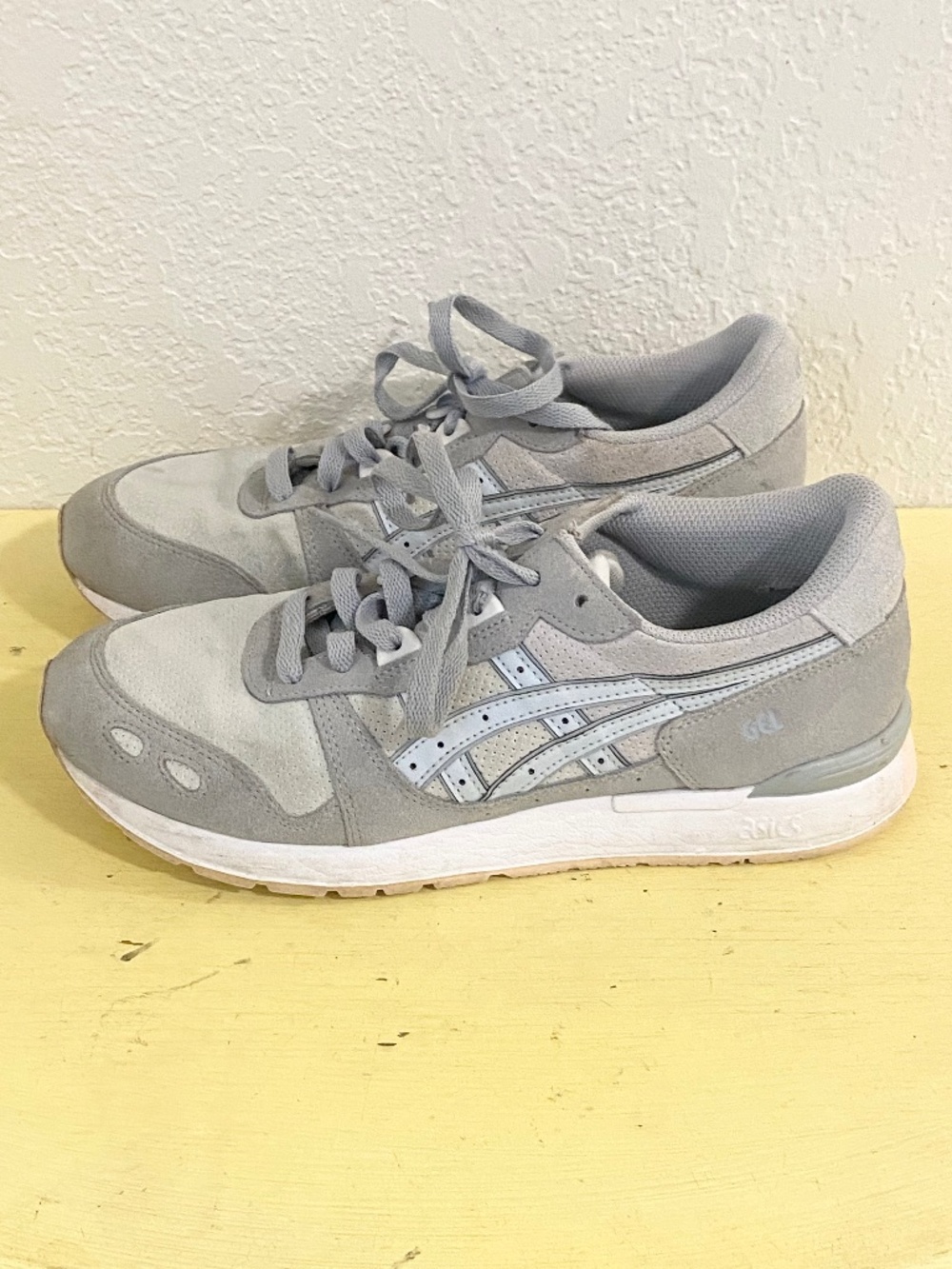 Asics  Gray  Size 8.5 Women’s  Sneakers